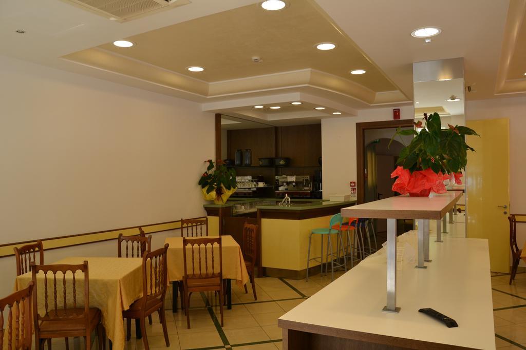 Hotel Ariston Misano Adriatico Kültér fotó