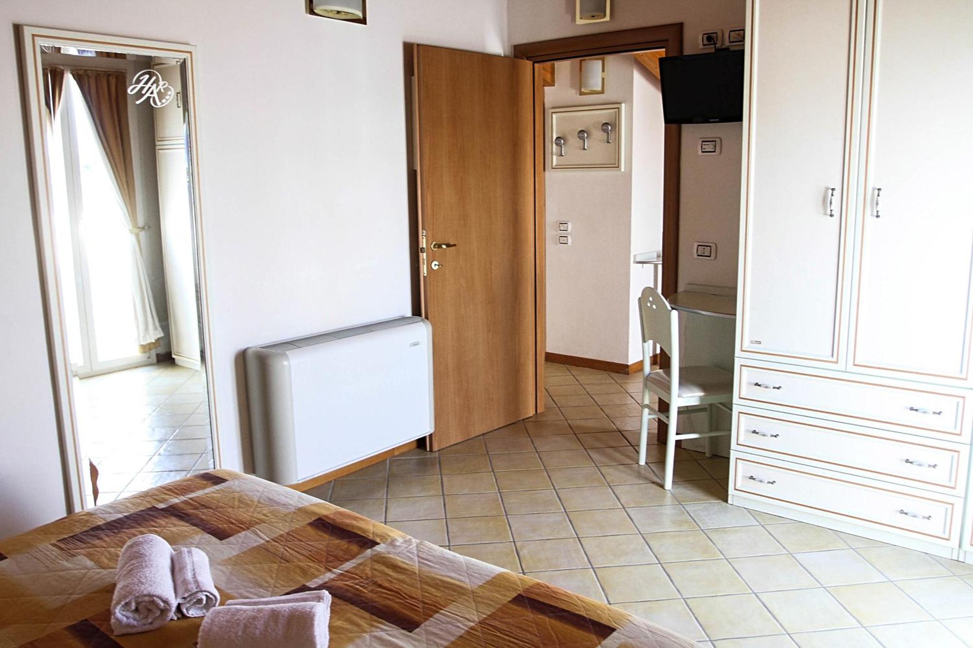Hotel Ariston Misano Adriatico Kültér fotó