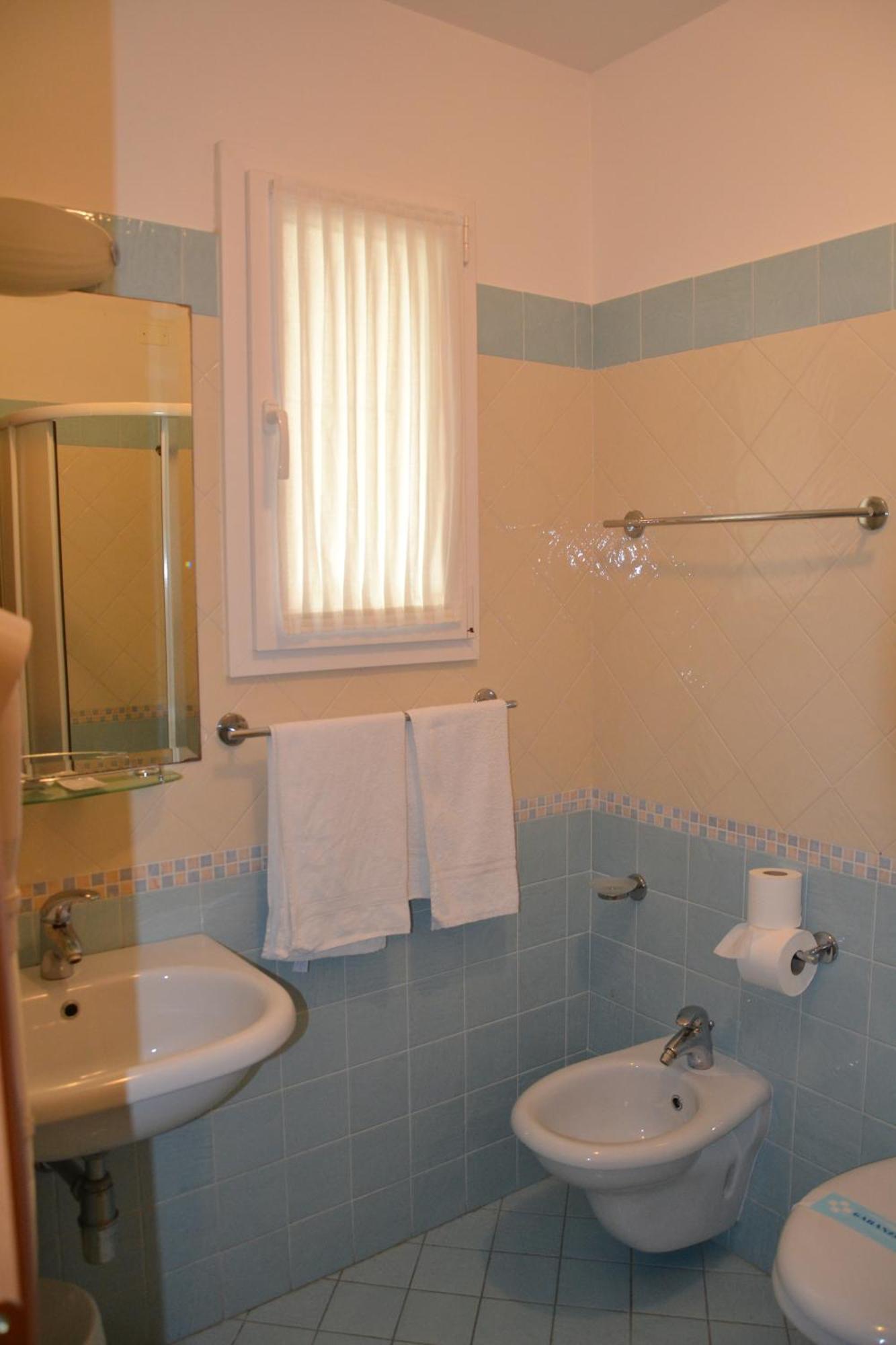 Hotel Ariston Misano Adriatico Szoba fotó