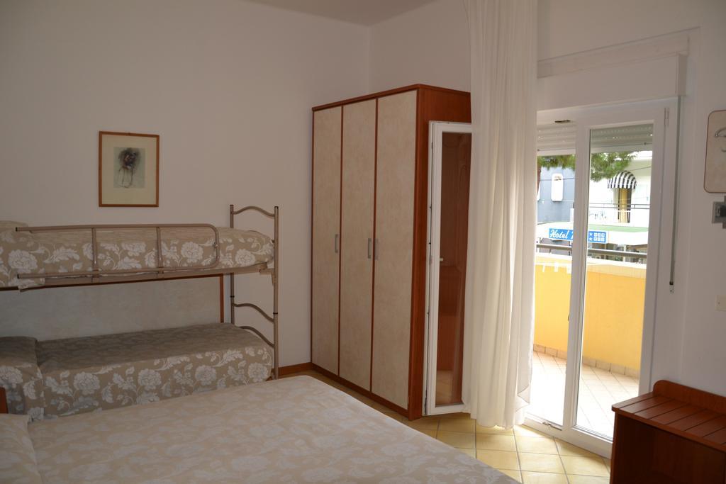 Hotel Ariston Misano Adriatico Szoba fotó